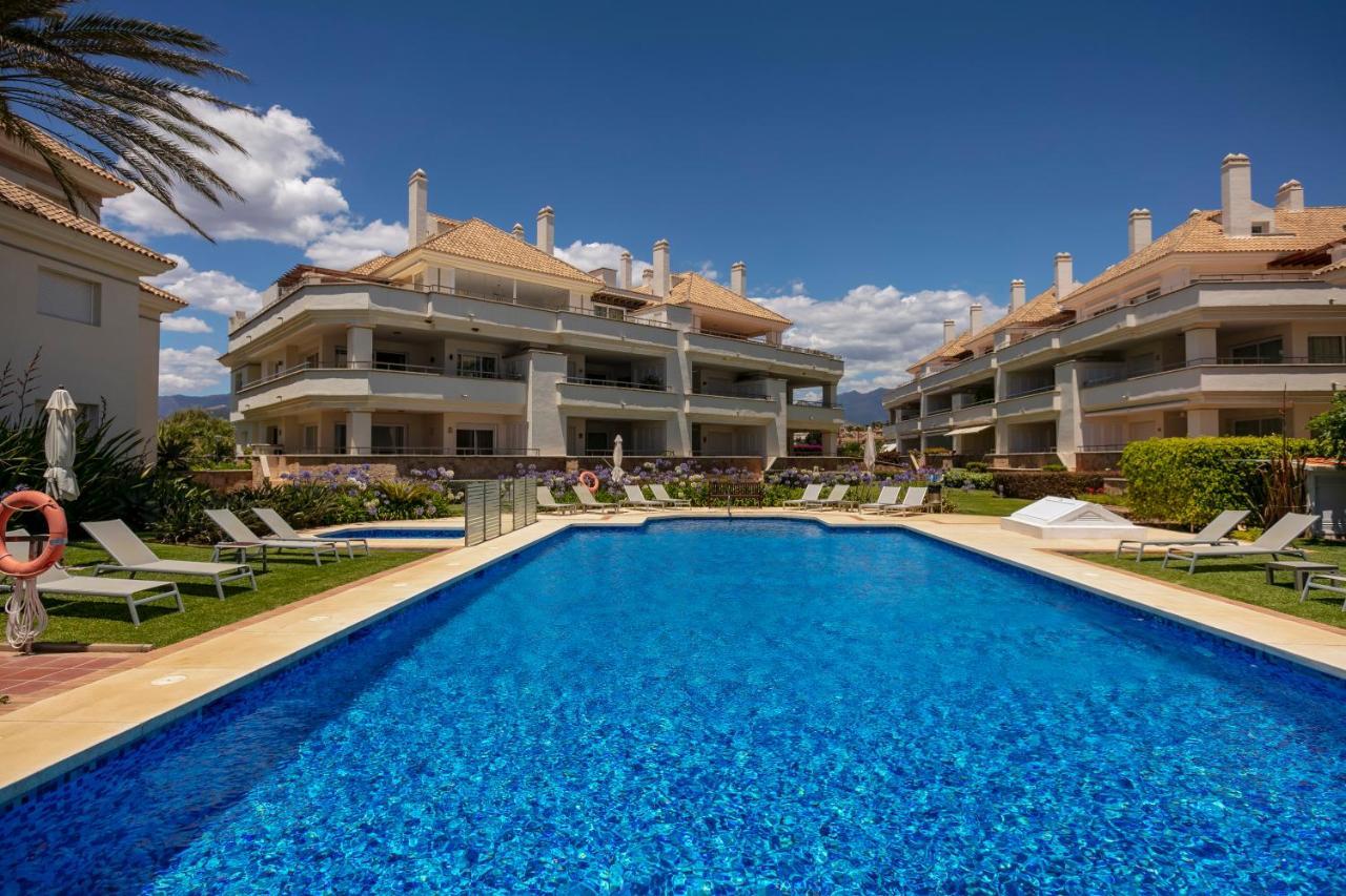 Appt 401-3-Bed-Heaven Beach-Paseo-All Year Heated Pool-Free Bikes Estepona Exteriör bild