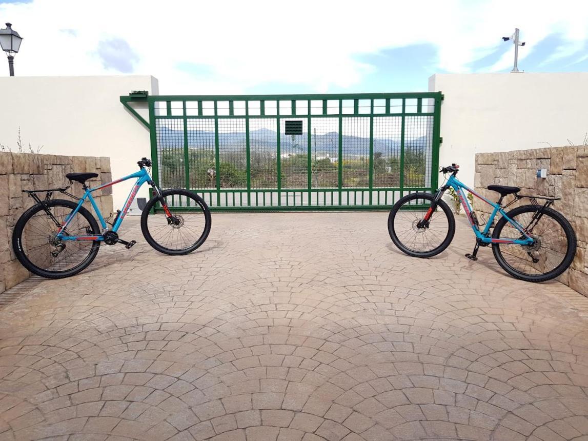Appt 401-3-Bed-Heaven Beach-Paseo-All Year Heated Pool-Free Bikes Estepona Exteriör bild