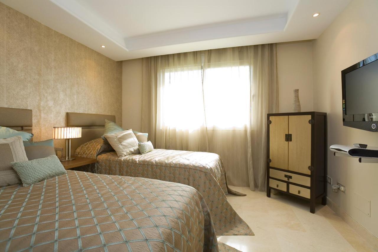Appt 401-3-Bed-Heaven Beach-Paseo-All Year Heated Pool-Free Bikes Estepona Exteriör bild